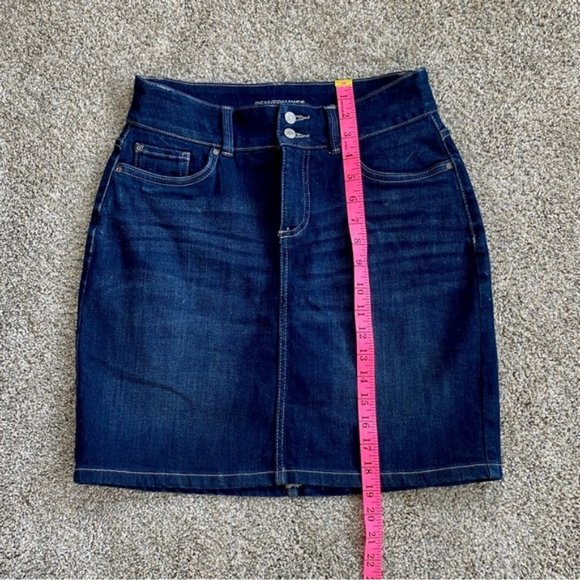 Denver Hayes lined stretchy denim skirt 5 pockets zip fly close. Women's size 2 - Picture 8 of 9